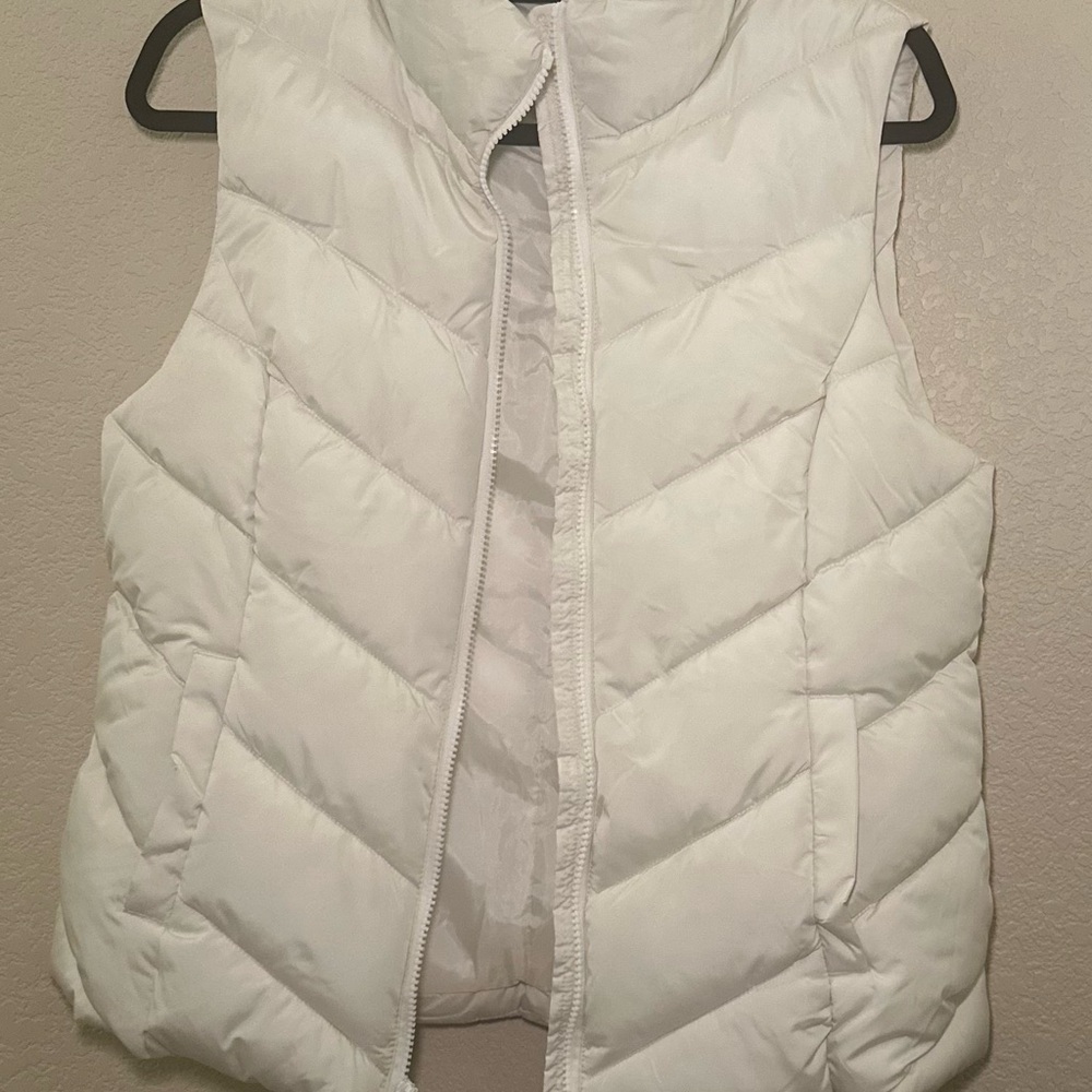 Cole Haan Womens Chevron Quilted Zip Front Vest NWT SZ Medium Ivy Ivory